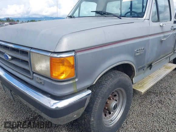 1990 Ford F-250 с VIN 2FTHF25HXLCA21768, выставлен на аукционе IAAI как лот 42224384 с пробегом 90 158 миль миль и . История ставок и продаж доступна на DreamBid. Изображение 6.