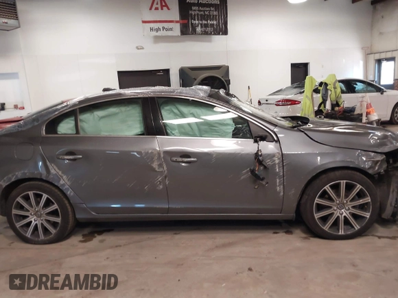 2017 Volvo S60 Inscription with VIN LYV402HK1HB129530, listed as a IAAI auction lot 41381620 with 53,031 mi miles. Bid and sale history available at carsss.com. Image 13.