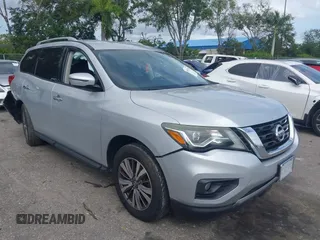 2018 Nissan Pathfinder S z VIN 5N1DR2MN9JC637022, wystawiony jako IAAI lot #40555746 z przebiegiem 96 269 mil mil oraz . Historia ofert i sprzedaży dostępna na DreamBid. Obrazek 1.
