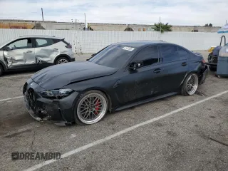 2024 BMW M3 Competition xDrive z VIN WBS43AY04RFT37132, wystawiony jako Copart lot #47122355 z przebiegiem 12 976 mil mil oraz Szkody całkowita. Historia ofert i sprzedaży dostępna na DreamBid. Obrazek 1.
