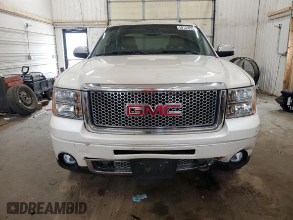 2013 GMC Sierra 1500 Denali z VIN 3GTP2XE22DG281165, wystawiony jako Copart lot #58723285 z przebiegiem 194 025 mil mil oraz Szkoda całkowita • Salvage title. Historia ofert i sprzedaży dostępna na DreamBid. Obrazek 5.