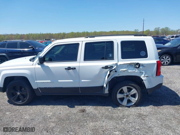 2016 Jeep Patriot Latitude with VIN 1C4NJRFB7GD718468, listed as a IAAI auction lot 42065343 with 92,009 mi miles. Bid and sale history available at carsss.com. Image 14.