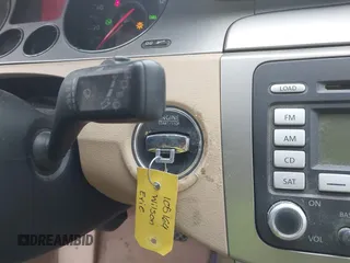 2008 Volkswagen Passat Komfort z VIN WVWLK73C98E161130, wystawiony jako IAAI lot #41498361 z przebiegiem 102 621 mil mil oraz . Historia ofert i sprzedaży dostępna na DreamBid. Obrazek 11.