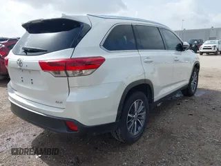2019 Toyota Highlander SE with VIN 5TDKZRFH0KS557636, listed as a IAAI auction lot 42601100 with 107,922 mi miles and . Bid and sale history available at DreamBid. Image 4.