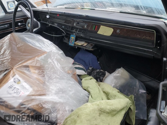 1968 Chrysler New Yorker z VIN CH3K8F117244, wystawiony jako Copart lot #51514955 z przebiegiem 95 618 mil mil oraz Tytuł czysty. Historia ofert i sprzedaży dostępna na DreamBid. Obrazek 8.