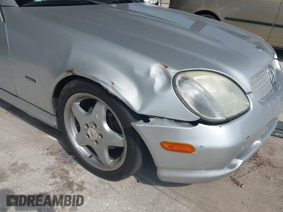 2001 Mercedes-Benz SLK 230 Kompressor с VIN WDBKK49F51F233449, выставлен на аукционе IAAI как лот 42485779 с пробегом 137 282 миль миль и . История ставок и продаж доступна на DreamBid. Изображение 6.