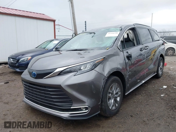 2024 Toyota Sienna XLE with VIN 5TDJSKFC8RS134633, listed as a IAAI auction lot 41498598 with 9,689 mi miles and . Bid and sale history available at DreamBid. Image 2.