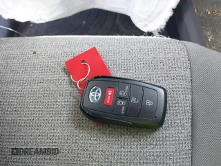 2021 Toyota Sienna LE z VIN 5TDKRKEC0MS062918, wystawiony jako IAAI lot #42382540 z przebiegiem 54 271 mil mil oraz . Historia ofert i sprzedaży dostępna na DreamBid. Obrazek 11.