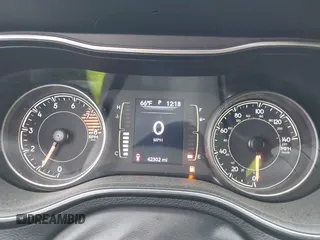 2022 Jeep Cherokee X z VIN 1C4PJMCX0ND555770, wystawiony jako IAAI lot #42107885 z przebiegiem 42 302 mil mil oraz . Historia ofert i sprzedaży dostępna na DreamBid. Obrazek 7.
