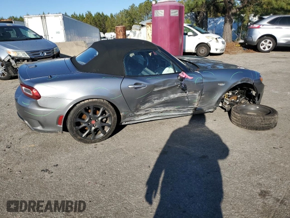 2017 FIAT 124 Spider Elaborazione Abarth z VIN JC1NFAEK6H0113755, wystawiony jako Copart lot #87475064 z przebiegiem Nie podano mil oraz Szkoda całkowita • Salvage title. Historia ofert i sprzedaży dostępna na DreamBid. Obrazek 3.