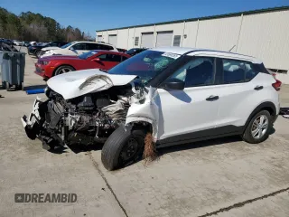 2020 Nissan Kicks S z VIN 3N1CP5BVXLL481108, wystawiony jako Copart lot #43599265 z przebiegiem 34 862 mil mil oraz Szkody całkowita. Historia ofert i sprzedaży dostępna na DreamBid. Obrazek 1.