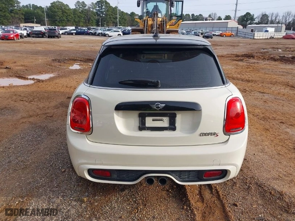 2015 MINI Cooper Hardtop 4 Door S with VIN WMWXU3C50F2B59450, listed as a IAAI auction lot 41271841 with 70,719 mi miles. Bid and sale history available at carsss.com. Image 17.
