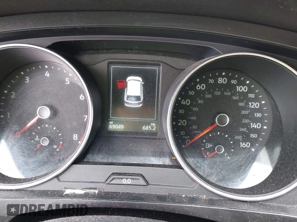2018 Volkswagen Tiguan S with VIN 3VV1B7AX3JM045193, listed as a IAAI auction lot 42311886 with 69,049 mi miles and . Bid and sale history available at DreamBid. Image 7.