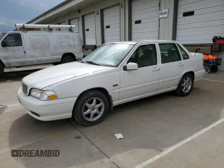 1998 Volvo S70 z VIN YV1LS5574W1529331, wystawiony jako Copart lot #56122825 z przebiegiem 174 925 mil mil oraz Szkoda całkowita • Salvage title. Historia ofert i sprzedaży dostępna na DreamBid. Obrazek 1.
