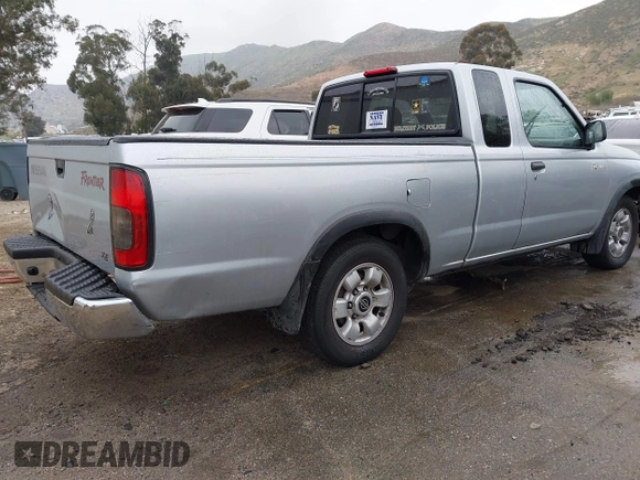 2000 Nissan Frontier XE z VIN 1N6DD26S3YC366567, wystawiony jako IAAI lot #42104187 z przebiegiem 98 223 mil mil oraz . Historia ofert i sprzedaży dostępna na DreamBid. Obrazek 4.