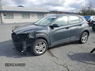 2021 Hyundai Kona SE z VIN KM8K1CAA6MU718144, wystawiony jako Copart lot #51622355 z przebiegiem 109 784 mil mil oraz Szkody całkowita. Historia ofert i sprzedaży dostępna na DreamBid. Obrazek 1.