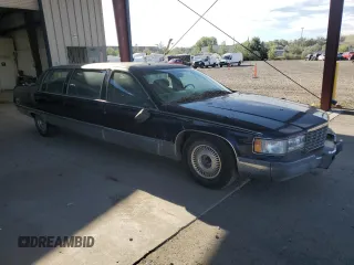1996 Cadillac Fleetwood z VIN 1G6DW52P2TR710009, wystawiony jako Copart lot #67530934 z przebiegiem 127 910 mil mil oraz Tytuł czysty. Historia ofert i sprzedaży dostępna na DreamBid. Obrazek 4.