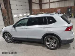 2019 Volkswagen Tiguan SEL Premium with VIN 3VV4B7AX7KM008257, listed as a IAAI auction lot 41612957 with 82,895 mi miles. Bid and sale history available at carsss.com. Image 15.