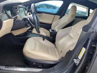 2016 Tesla Model S 90D z VIN 5YJSA1E40GF145137, wystawiony jako Copart lot #62027605 z przebiegiem 92 060 mil mil oraz Szkoda całkowita • Salvage title. Historia ofert i sprzedaży dostępna na DreamBid. Obrazek 7.