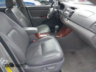 2006 Toyota Camry LE z VIN 4T1BF30K96U119883, wystawiony jako IAAI lot #41858665 z przebiegiem 228 340 mil mil oraz . Historia ofert i sprzedaży dostępna na DreamBid. Obrazek 5.