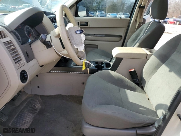 2008 Ford Escape XLS with VIN 1FMCU02Z98KB01479, listed as a Copart auction lot 43816195 with 300,081 mi miles and Clean Title. Bid and sale history available at carsss.com. Image 7.