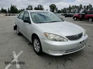 2005 Toyota Camry STD z VIN 4T1BE32K35U558818, wystawiony jako Copart lot #56023365 z przebiegiem 109 917 mil mil oraz Szkoda całkowita • Salvage title. Historia ofert i sprzedaży dostępna na DreamBid. Obrazek 13.