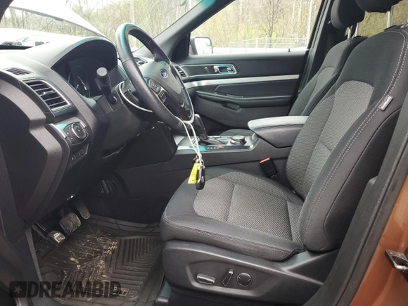 2017 Ford Explorer XLT z VIN 1FM5K8D88HGB20478, wystawiony jako Copart lot #52728475 z przebiegiem 112 910 mil mil oraz Szkoda całkowita • Salvage title. Historia ofert i sprzedaży dostępna na DreamBid. Obrazek 7.
