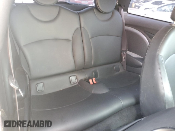 2011 MINI Hardtop S с VIN WMWSV3C54BTY12905, выставлен на аукционе Copart как лот 60280375 с пробегом 126 319 миль миль и Чистый • Clean title. История ставок и продаж доступна на DreamBid. Изображение 10.