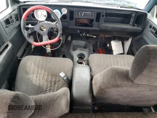 1984 Chevrolet Blazer z VIN 1G8CS18B1E0174714, wystawiony jako Copart lot #73002764 z przebiegiem Nie podano mil oraz Szkoda całkowita • Salvage title. Historia ofert i sprzedaży dostępna na DreamBid. Obrazek 8.