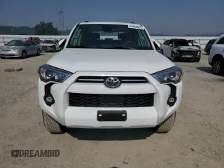 2022 Toyota 4Runner SR5 z VIN JTEMU5JR3N6023532, wystawiony jako Copart lot #63680825 z przebiegiem 83 672 mil mil oraz Szkoda całkowita • Salvage title. Historia ofert i sprzedaży dostępna na DreamBid. Obrazek 5.