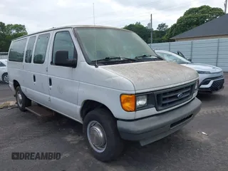 2003 Ford Econoline Passenger XL z VIN 1FBNE31L13HB41347, wystawiony jako IAAI lot #42448319 z przebiegiem 58 602 mil mil oraz . Historia ofert i sprzedaży dostępna na DreamBid. Obrazek 1.
