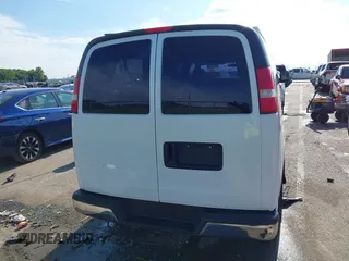 2005 Chevrolet Express Passenger с VIN 1GAHG39UX51132926, выставлен на аукционе IAAI как лот 42354919 с пробегом 148 739 миль миль и . История ставок и продаж доступна на DreamBid. Изображение 16.