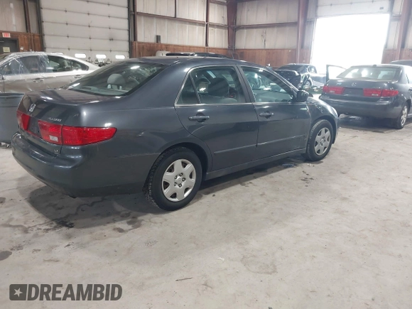 2005 Honda Accord LX z VIN 1HGCM56455A012740, wystawiony jako IAAI lot #42530384 z przebiegiem 266 731 mil mil oraz . Historia ofert i sprzedaży dostępna na DreamBid. Obrazek 4.