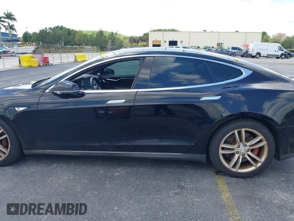 2015 Tesla Model S 85D with VIN 5YJSA1H21FFP79565, listed as a IAAI auction lot 42076401 with 162,139 mi miles. Bid and sale history available at carsss.com. Image 14.