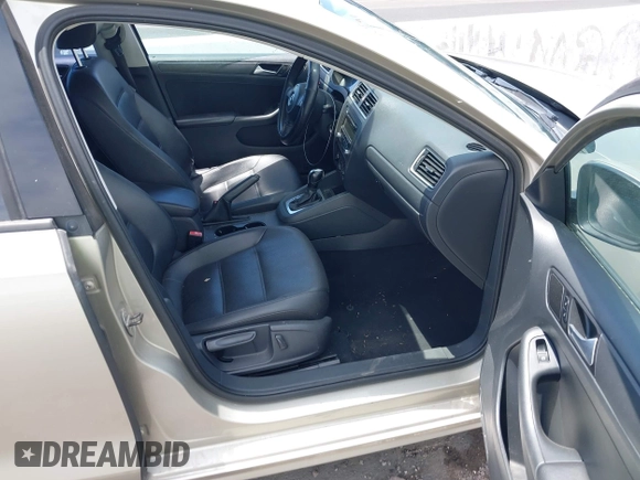 2014 Volkswagen Jetta SE with VIN 3VWD17AJ9EM271431, listed as a IAAI auction lot 42419304 with 143,599 mi miles and . Bid and sale history available at DreamBid. Image 5.