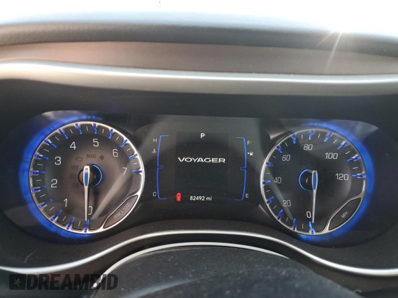 2021 Chrysler Voyager LXi z VIN 2C4RC1DG0MR537880, wystawiony jako Copart lot #52865575 z przebiegiem 82 492 mil mil oraz Nie do naprawy • Non repairable. Historia ofert i sprzedaży dostępna na DreamBid. Obrazek 9.