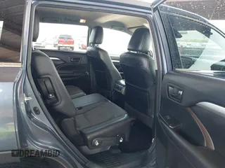2018 Toyota Highlander LE with VIN 5TDZZRFH0JS285957, listed as a IAAI auction lot 42381460 with 85,183 mi miles and . Bid and sale history available at DreamBid. Image 8.