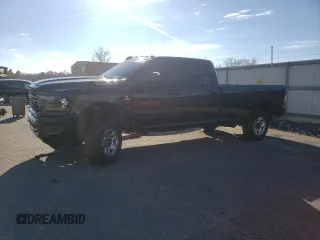 2022 Ram 2500 Big Horn z VIN 3C6UR5JL6NG297055, wystawiony jako Copart lot #83085524 z przebiegiem 73 975 mil mil oraz Szkoda całkowita • Salvage title. Historia ofert i sprzedaży dostępna na DreamBid. Obrazek 1.