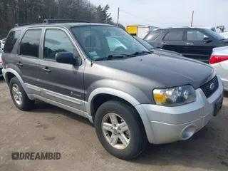 2005 Ford Escape Hybrid with VIN 1FMCU96H55KC23712, listed as a IAAI auction lot 41709080 with 164,281 mi miles. Bid and sale history available at carsss.com. Image 1.