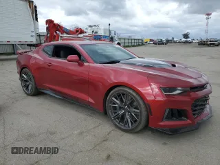 2023 Chevrolet Camaro ZL1 z VIN 1G1FK1R62P0159798, wystawiony jako Copart lot #47663395 z przebiegiem 8856 mil mil oraz Tytuł czysty. Historia ofert i sprzedaży dostępna na DreamBid. Obrazek 4.