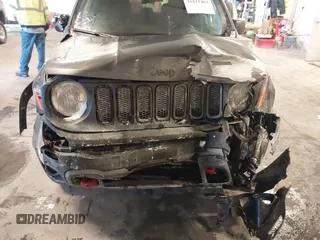 2018 Jeep Renegade Trailhawk with VIN ZACCJBCB7JPG85967, listed as a IAAI auction lot 41611403 with 70,073 mi miles. Bid and sale history available at carsss.com. Image 6.