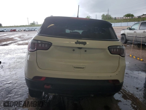 2019 Jeep Compass Trailhawk z VIN 3C4NJDDB3KT671061, wystawiony jako Copart lot #57349315 z przebiegiem Nie podano mil oraz Szkoda całkowita • Salvage title. Historia ofert i sprzedaży dostępna na DreamBid. Obrazek 6.