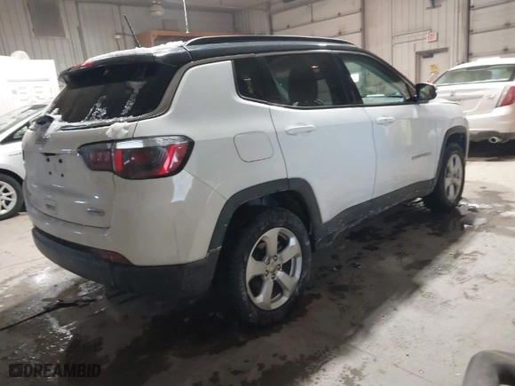 2020 Jeep Compass Latitude with VIN 3C4NJDBB0LT175428, listed as a IAAI auction lot 41620773 with 95,382 mi miles. Bid and sale history available at carsss.com. Image 4.