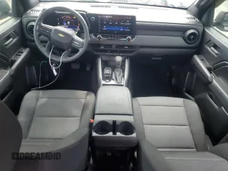 2023 Chevrolet Colorado 2WD Work Truck z VIN 1GCPSBEK8P1141644, wystawiony jako Copart lot #57038405 z przebiegiem 33 911 mil mil oraz Czysty tytuł • Clean title. Historia ofert i sprzedaży dostępna na DreamBid. Obrazek 8.
