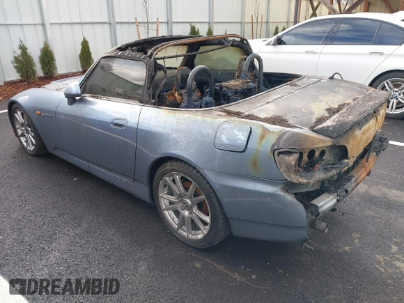 2005 Honda S2000 с VIN JHMAP21485S001159, выставлен на аукционе IAAI как лот 38590034 с пробегом Не указан миль и . История ставок и продаж доступна на DreamBid. Изображение 3.