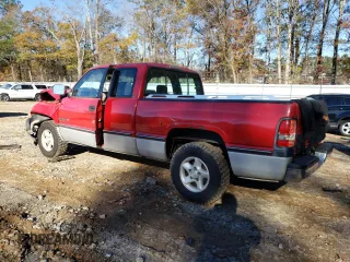 1996 Dodge 1500 z VIN 3B7HC13YXTG136928, wystawiony jako Copart lot #83470244 z przebiegiem 137 366 mil mil oraz Szkoda całkowita • Salvage title. Historia ofert i sprzedaży dostępna na DreamBid. Obrazek 2.