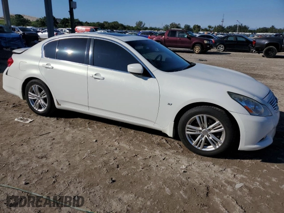 2015 Infiniti Q40 with VIN JN1CV6AP4FM501880, listed as a Copart auction lot 85672324 with 114,221 mi miles and Salvage Title. Bid and sale history available at carsss.com. Image 4.