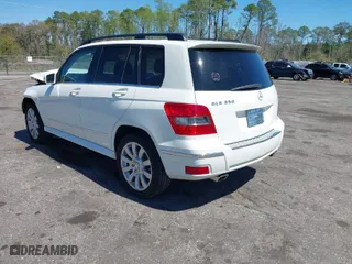 2010 Mercedes-Benz GLK-Class GLK 350 with VIN WDCGG5GB6AF352765, listed as a IAAI auction lot 41832692 with 135,933 mi miles. Bid and sale history available at carsss.com. Image 3.