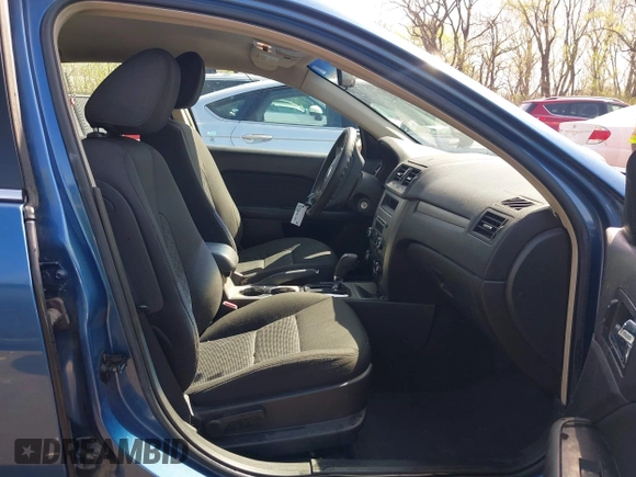 2010 Ford Fusion SE z VIN 3FAHP0HA0AR355625, wystawiony jako IAAI lot #41938652 z przebiegiem 157 660 mil mil oraz . Historia ofert i sprzedaży dostępna na DreamBid. Obrazek 5.