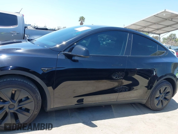 2024 Tesla Model Y с VIN 7SAYGDED2RF111670, выставлен на аукционе IAAI как лот 42321121 с пробегом 13 806 миль миль и . История ставок и продаж доступна на DreamBid. Изображение 14.